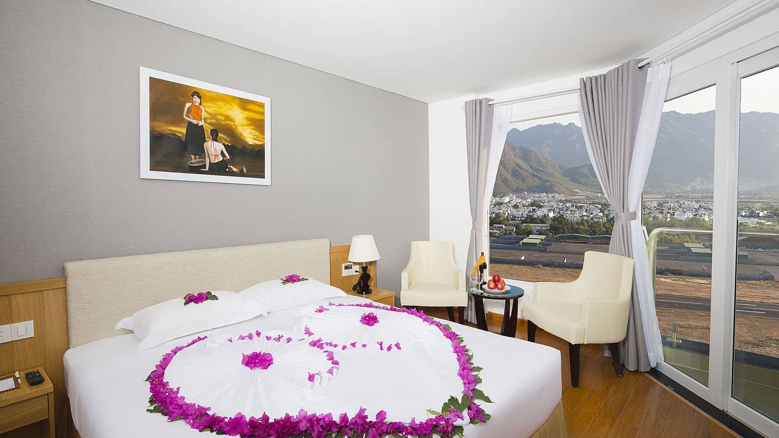 rooms-room-deluxe-cityview-with-balcony-child-without-extra-bed