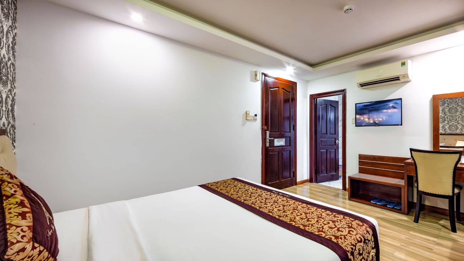 rooms-superior-window