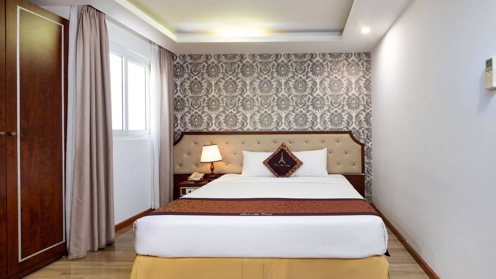 rooms-superior-window