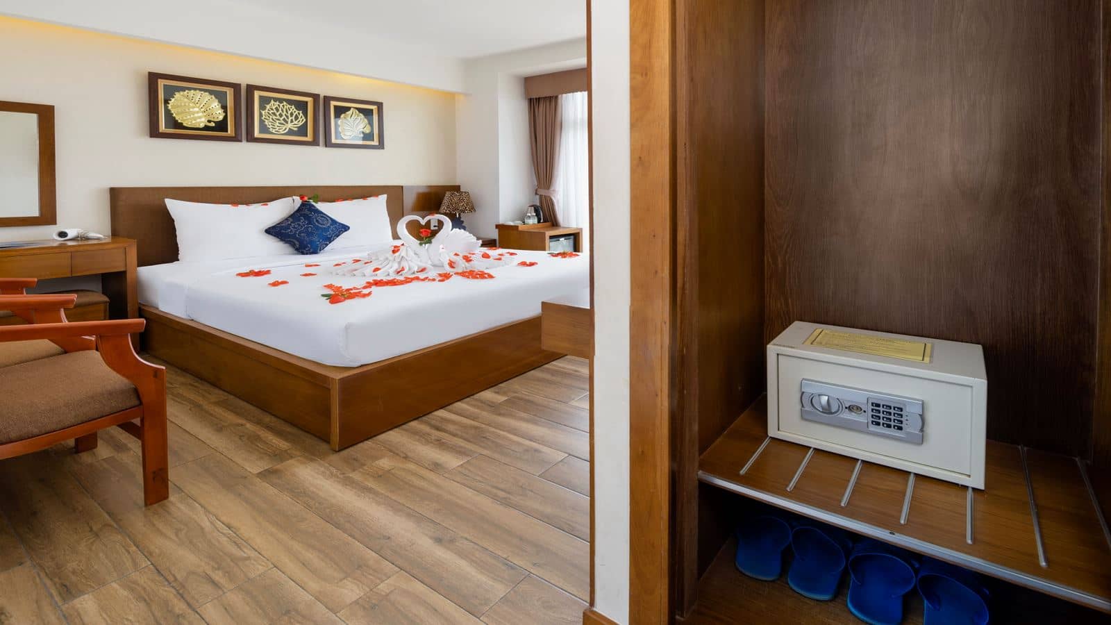 rooms-room-executive-sea-view-balcony