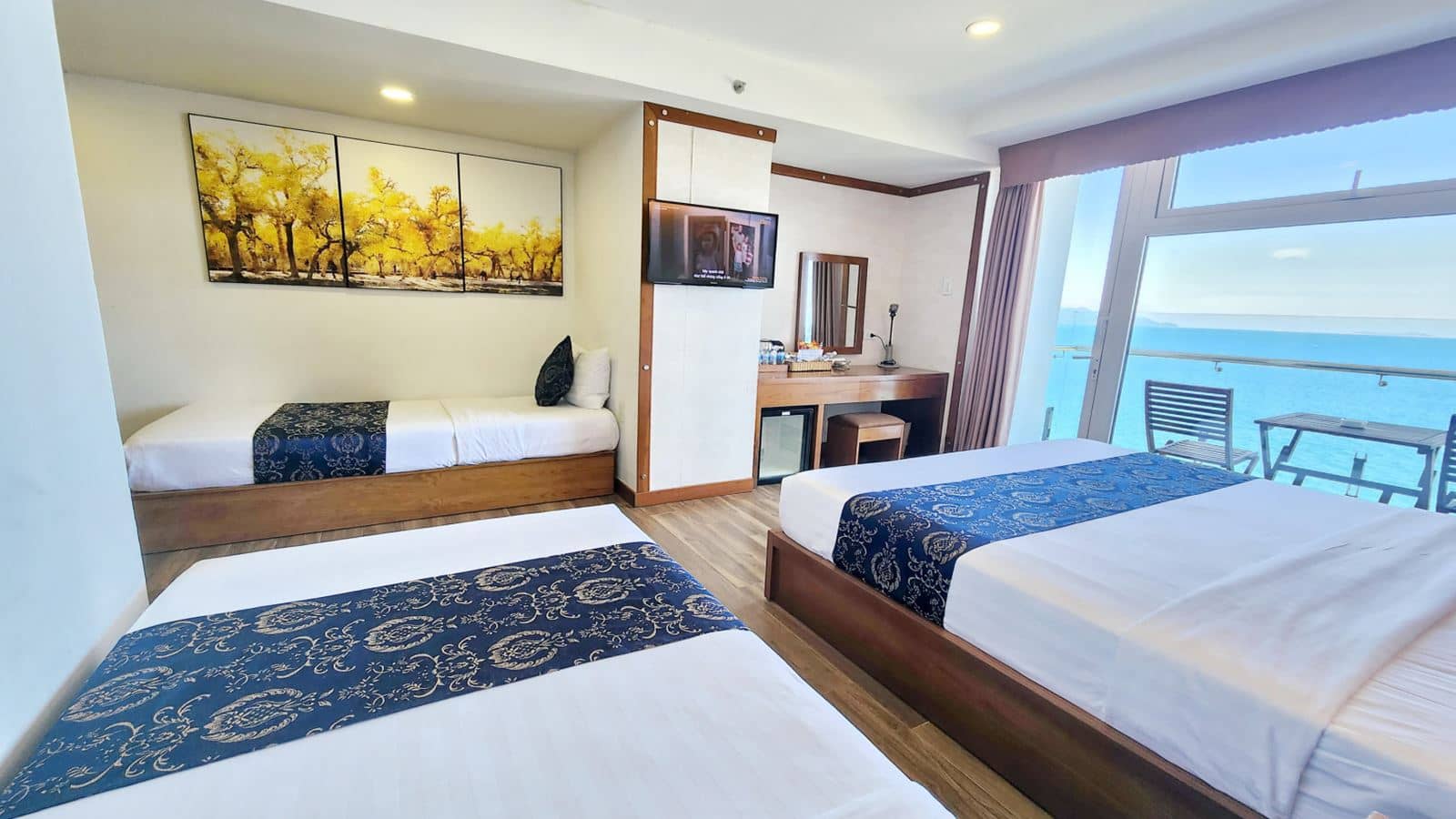 rooms-family-sea-view-balcony