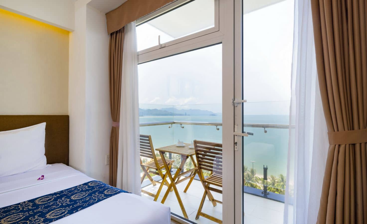 rooms-family-sea-view-balcony