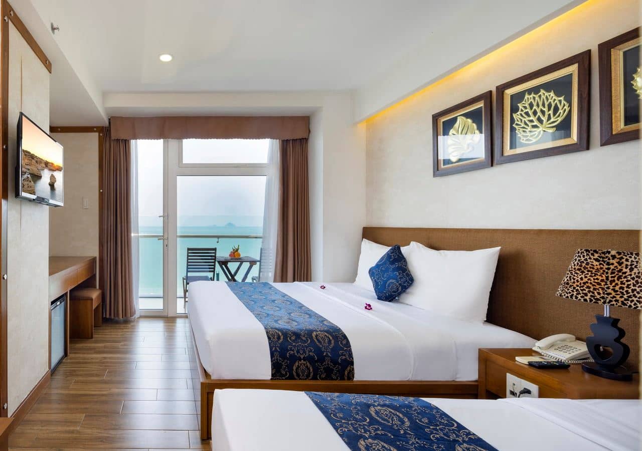 rooms-room-executive-sea-view-balcony