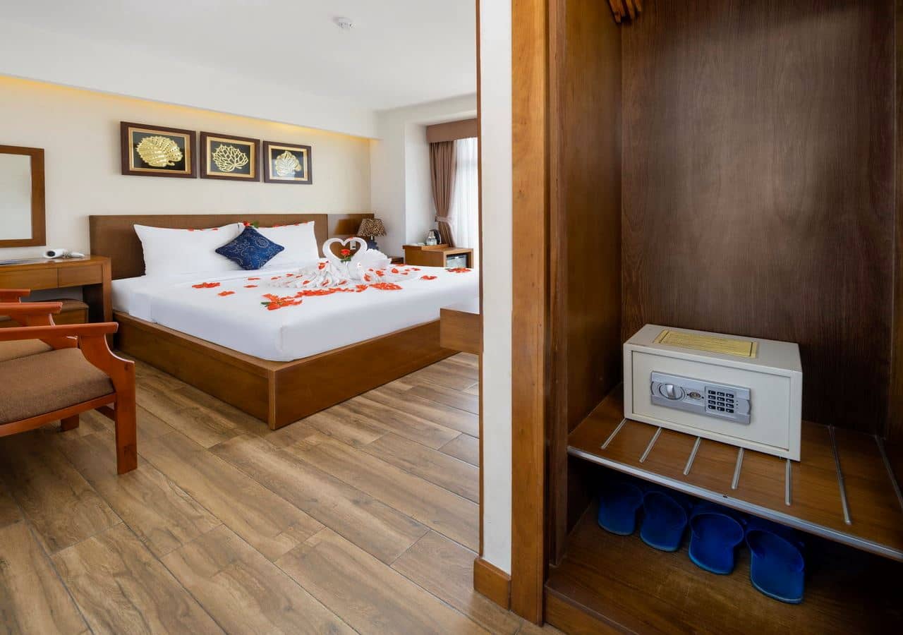 rooms-room-executive-sea-view-balcony