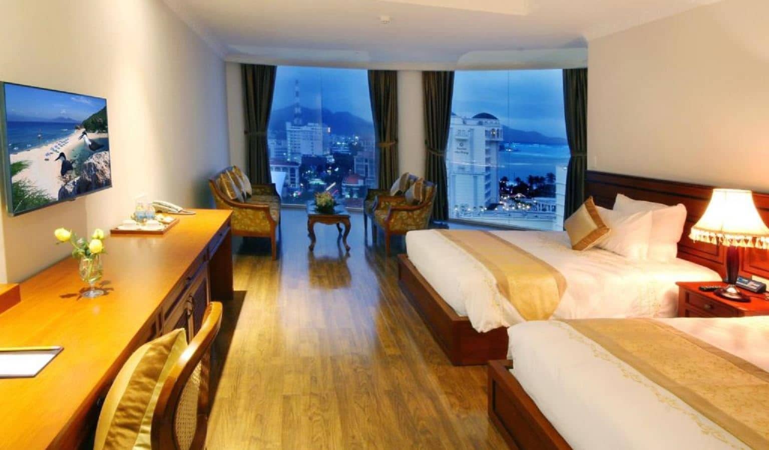 rooms-deluxe-room-sea-view-with-balcony