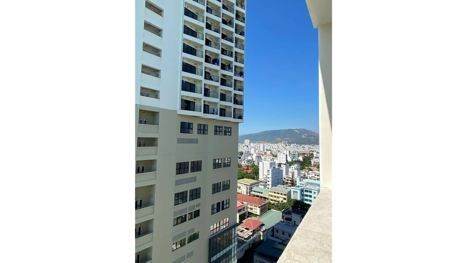 rooms-room-superior-city-view-with-balcony