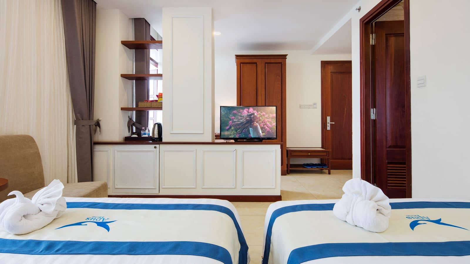 rooms-senior-sea-view-with-balcony-child-without-extra-bed