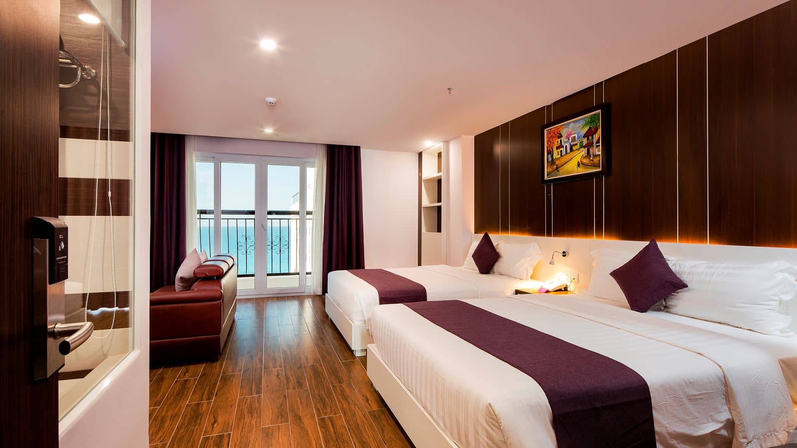 rooms-family-king-suite-ocean-view-balcony