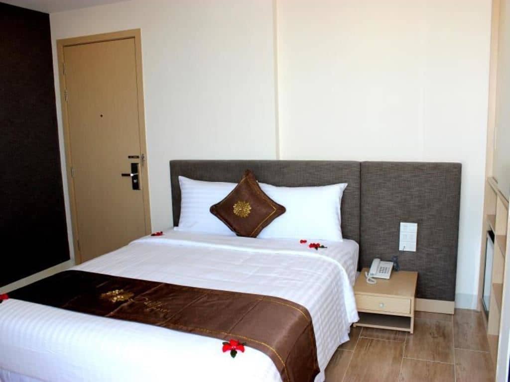 rooms-deluxe-room