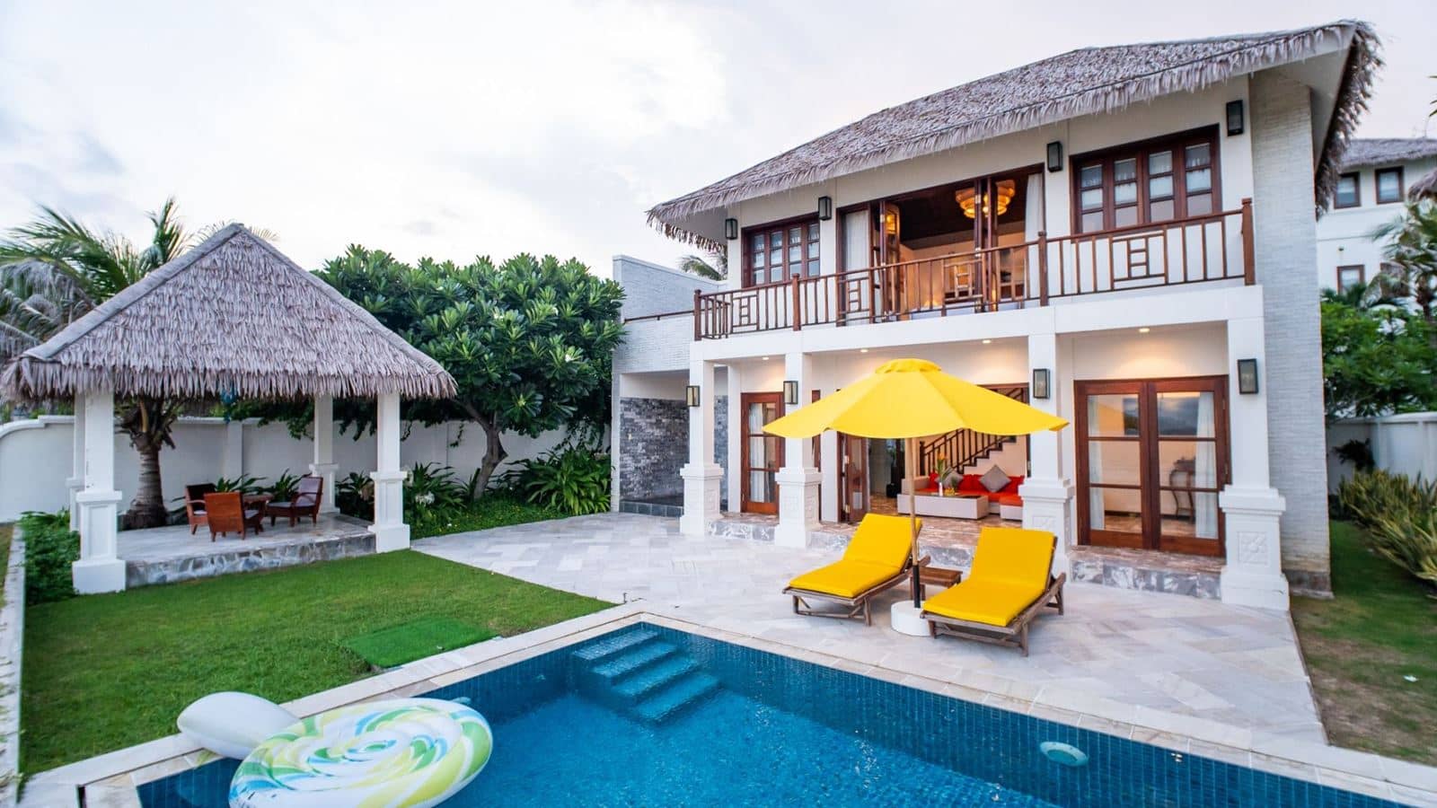 rooms-beach-front-pool-villa-child-without-extra-bed