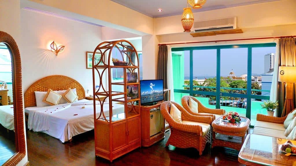 rooms-superior-room