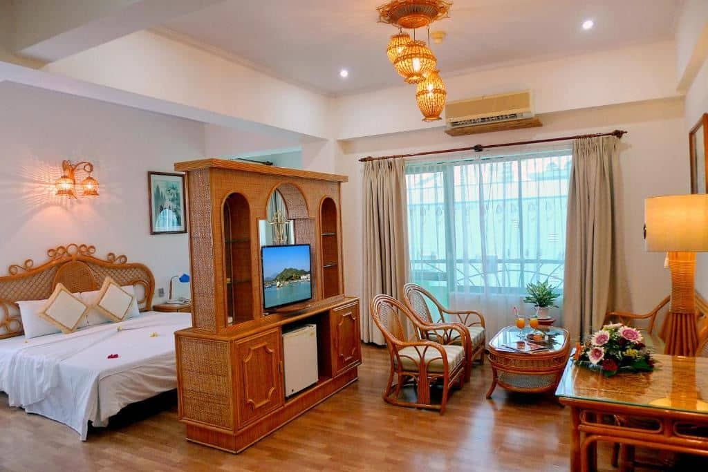 rooms-deluxe-room