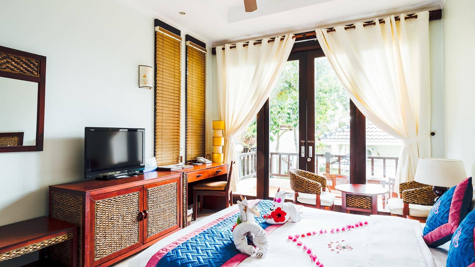 rooms-bungalow-ocean-view-balcony
