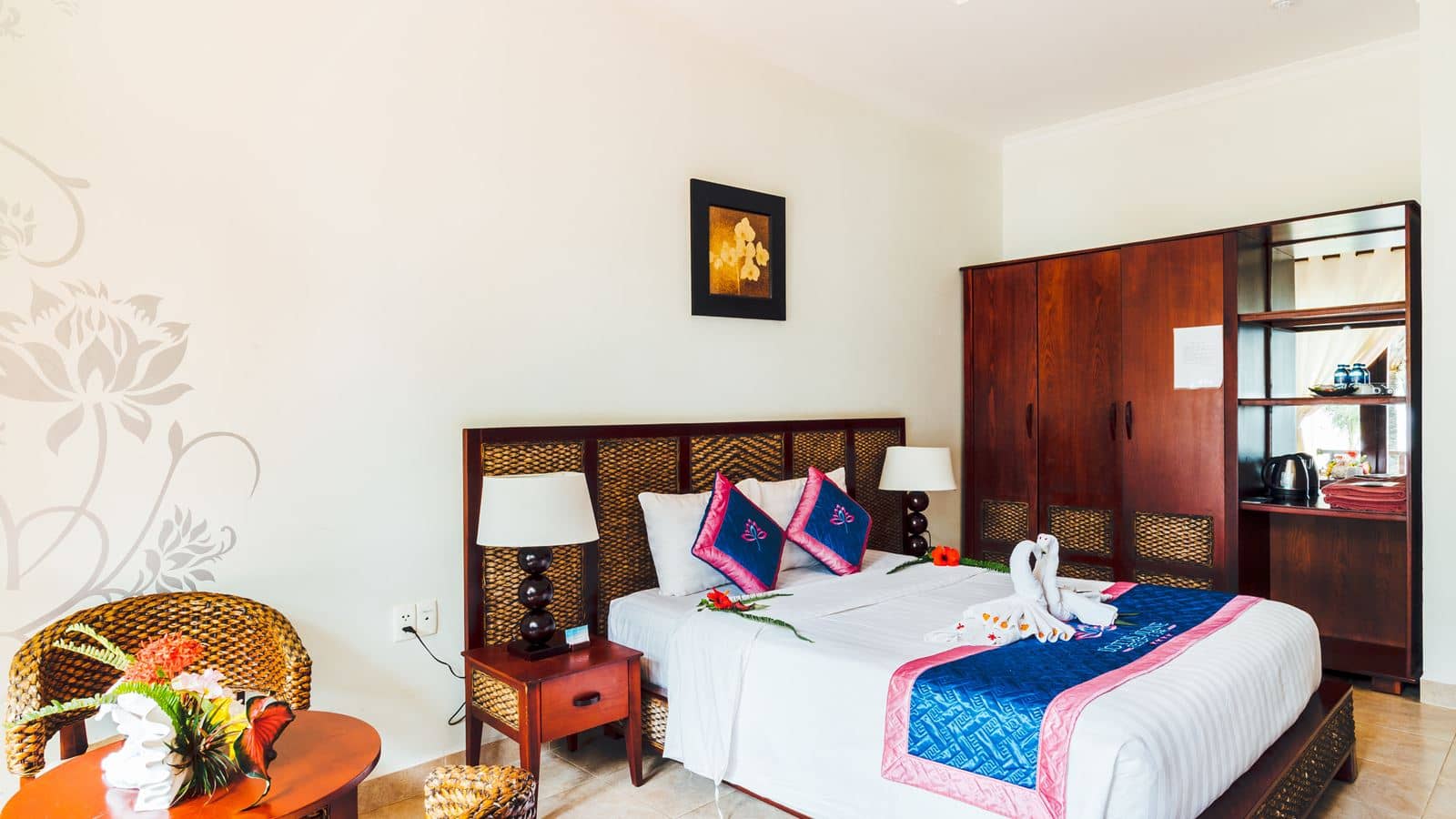 rooms-bungalow-ocean-view-balcony