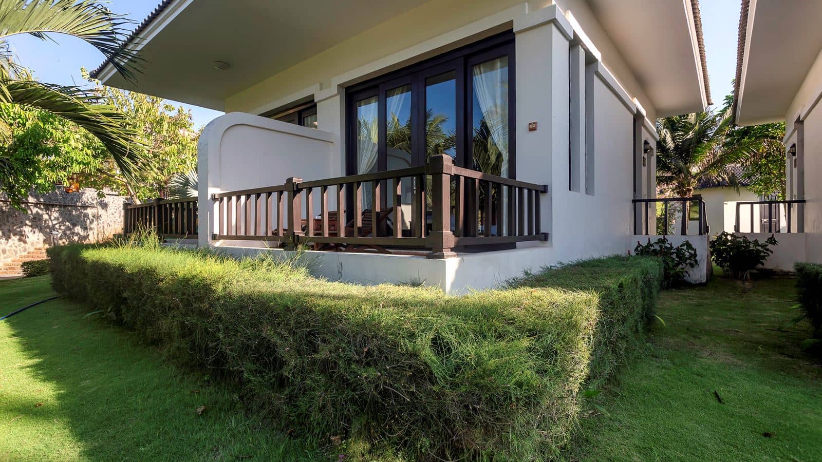 rooms-bungalow-ocean-view-balcony