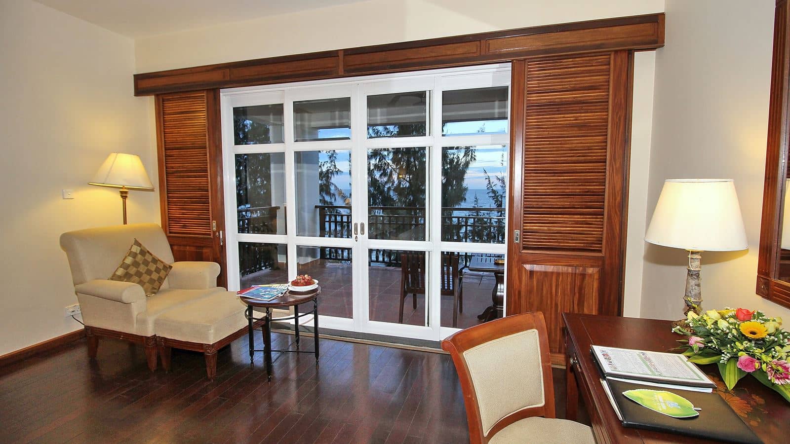rooms-premier-deluxe-sea-view