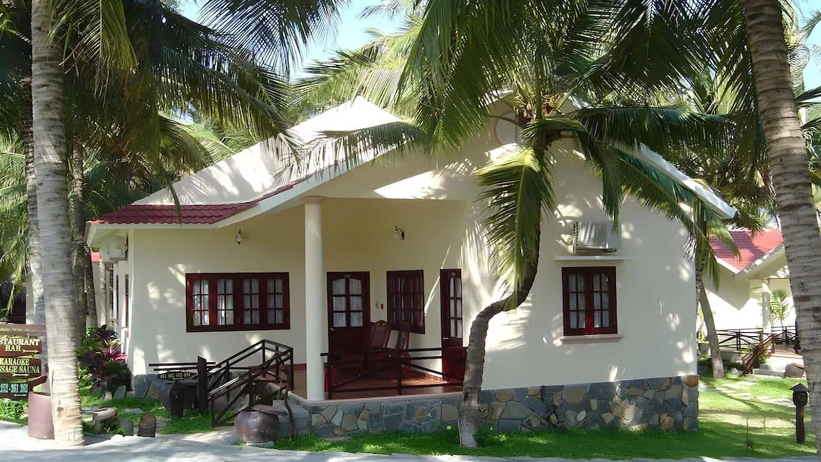 rooms-deluxe-villa-garden-view-with-terrace