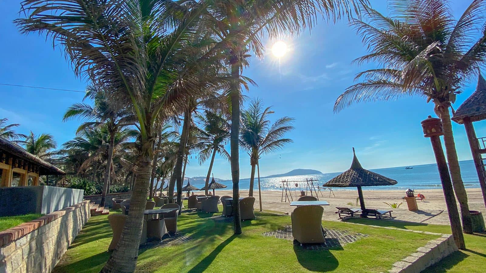 bars-sun-terrace-beach-bar