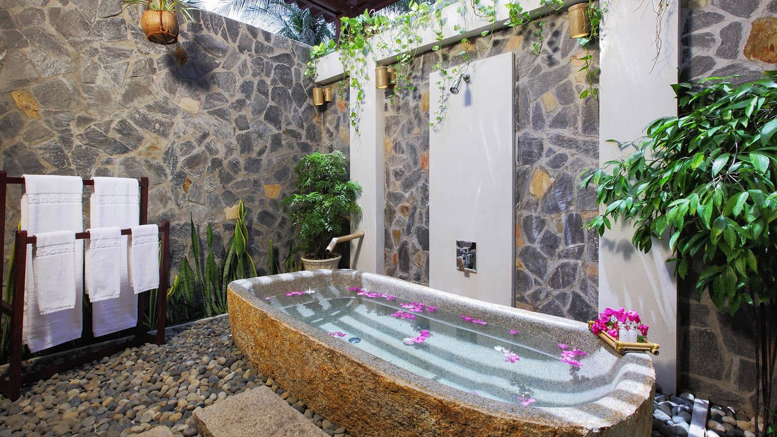rooms-bungalow-gardenpool-view