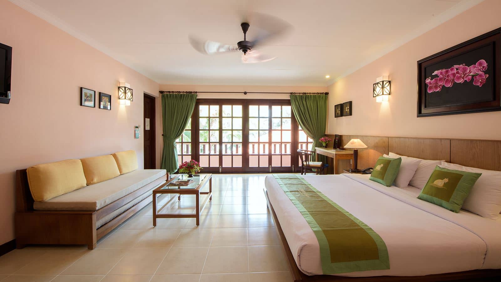 rooms-studio-room-with-balcony