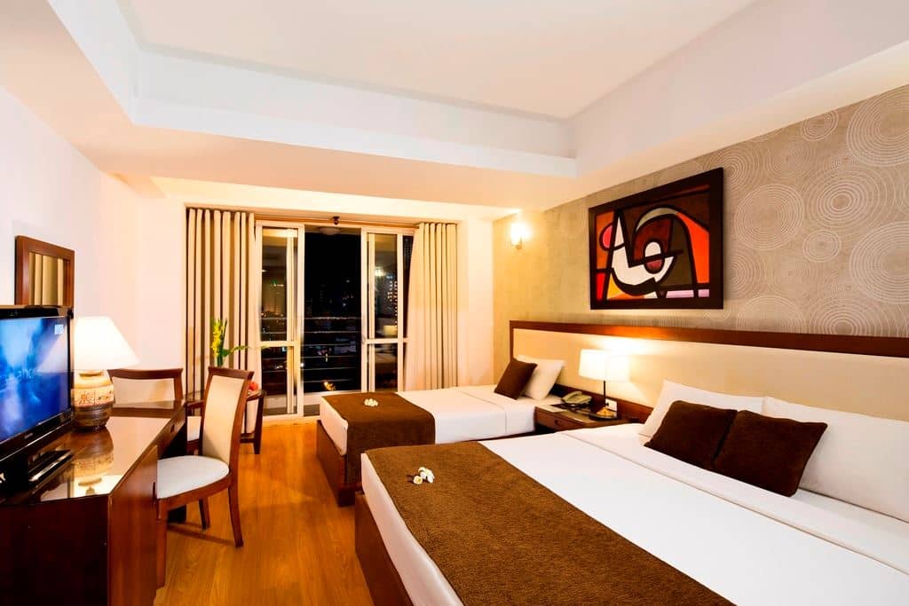 rooms-senior-deluxe-city-view-with-balcony
