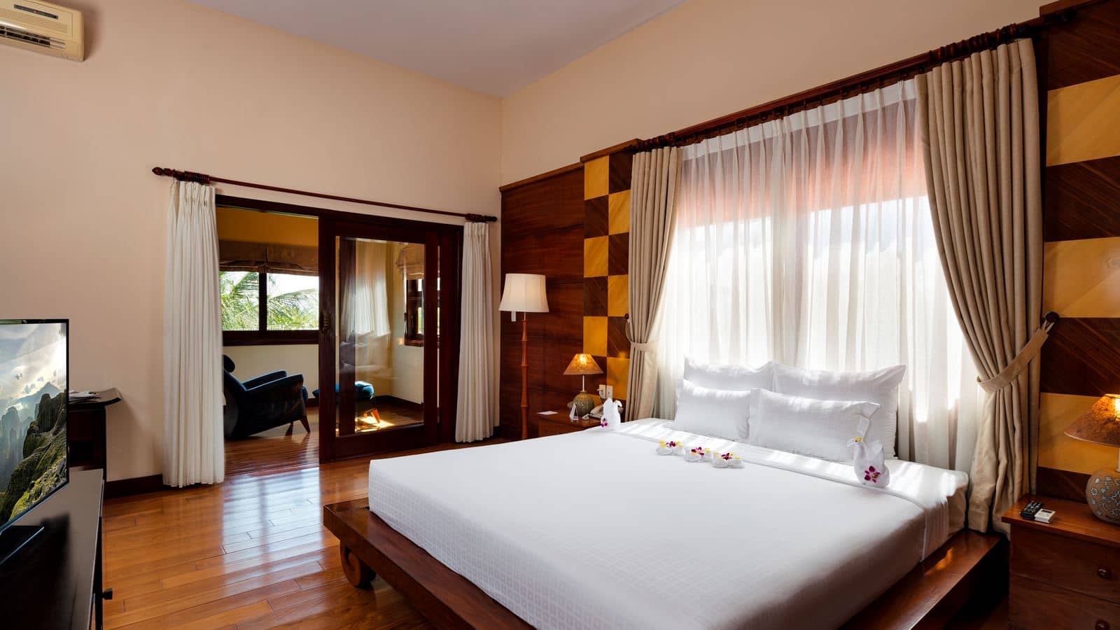 rooms-suite-room-garden-view