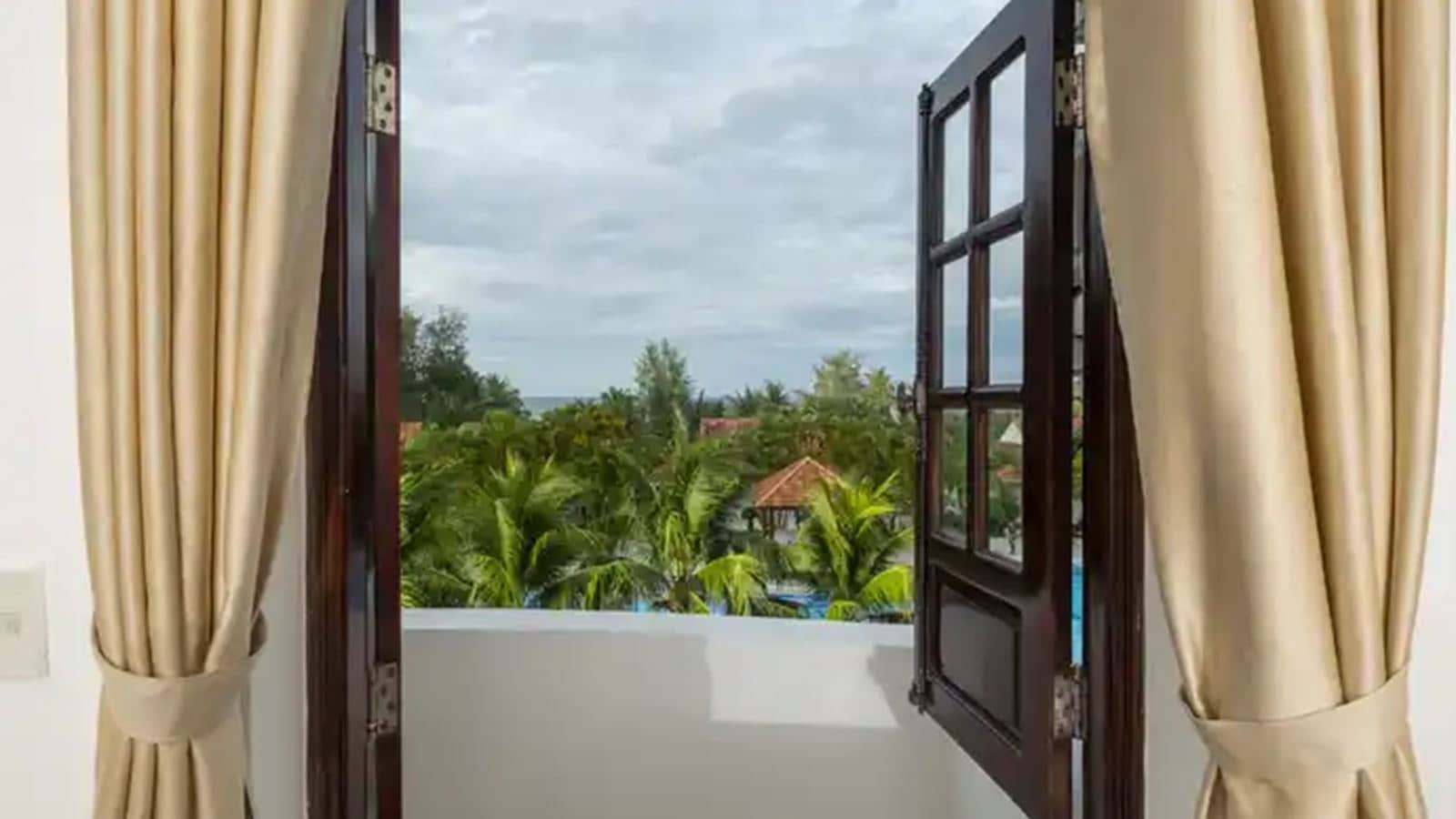 rooms-dbltwin-central-with-balcony-child-without-extera-bed