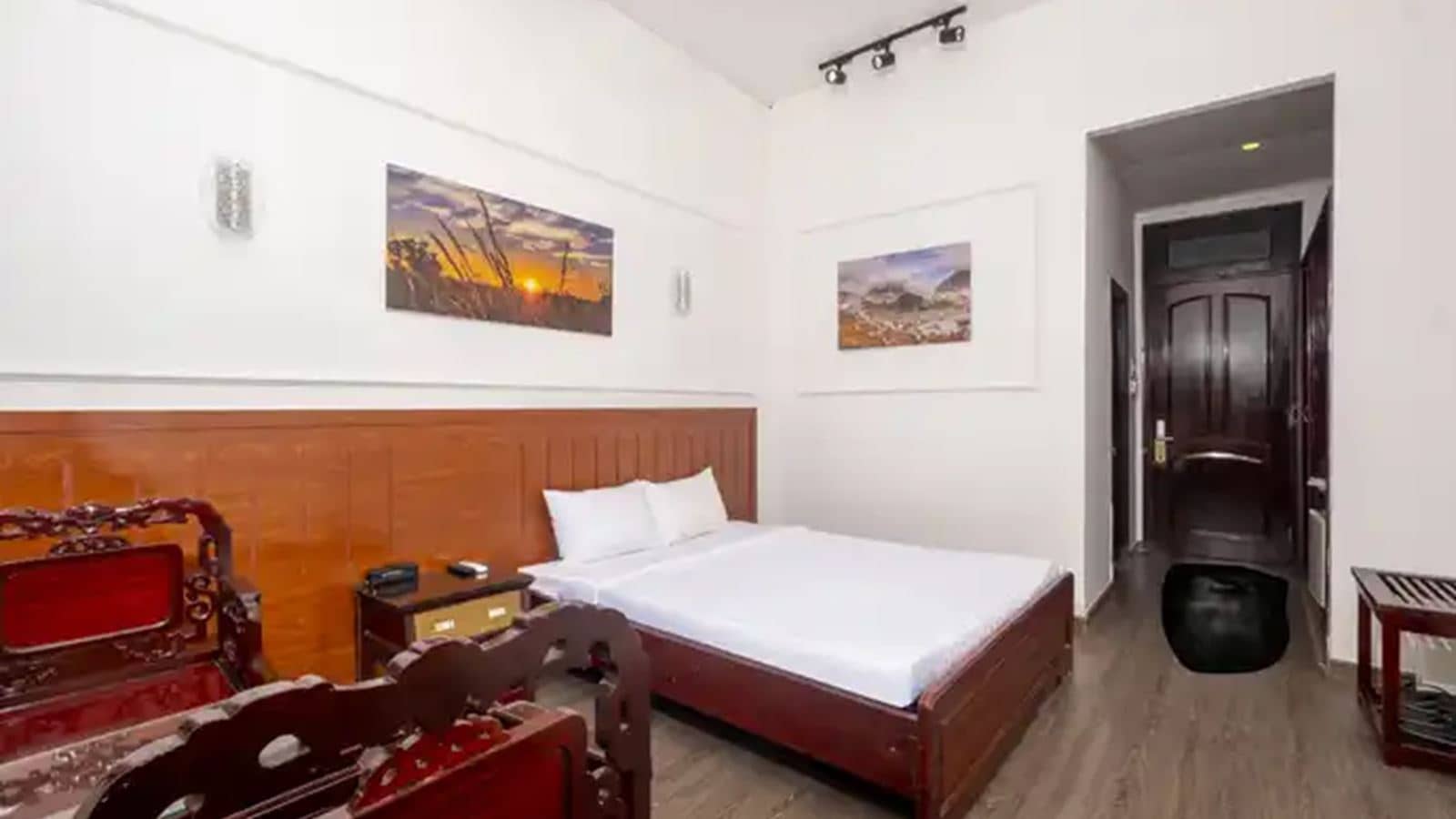 rooms-dbltwin-central-with-balcony-child-without-extera-bed