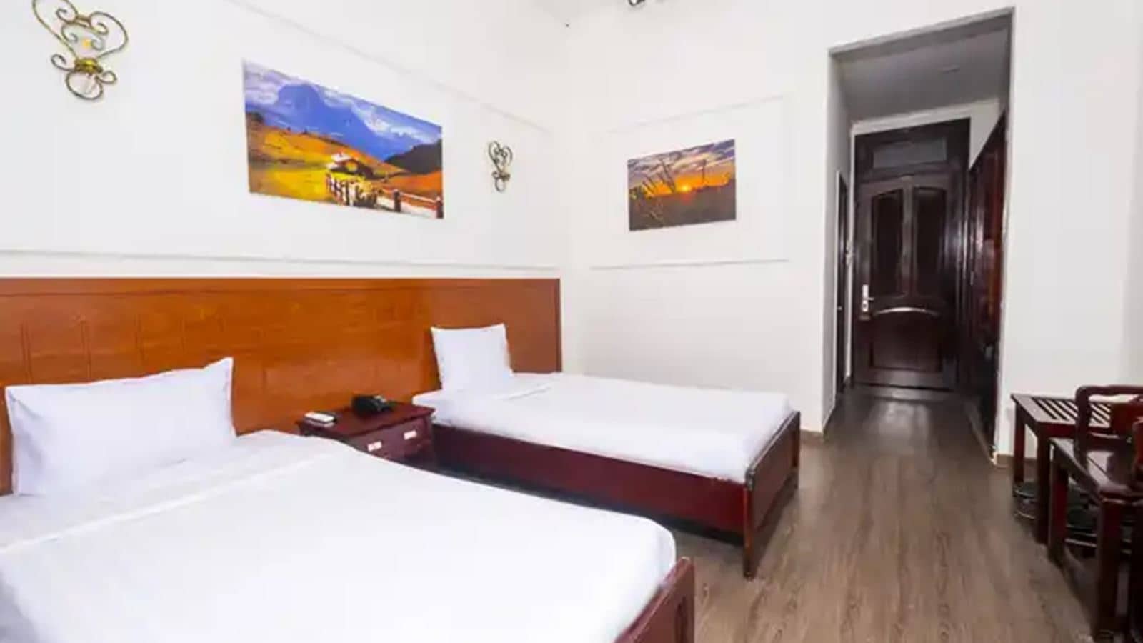 rooms-dbltwin-central-with-balcony-child-without-extera-bed