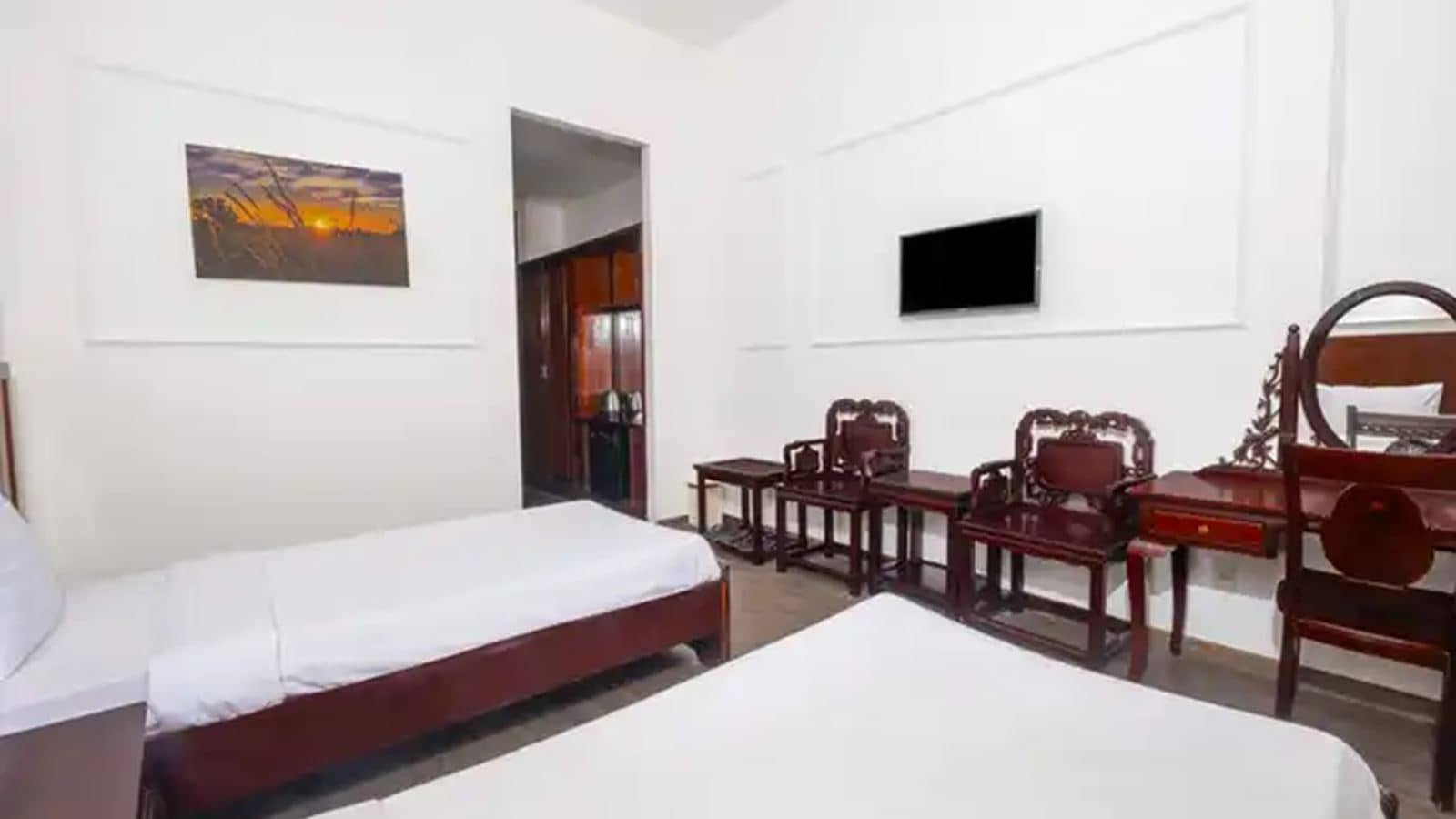 rooms-dbltwin-central-with-balcony-child-without-extera-bed
