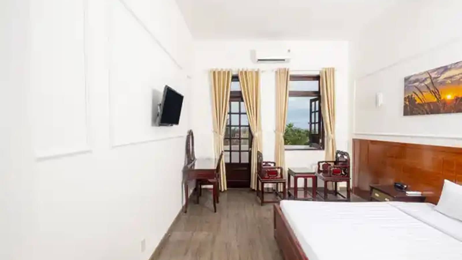 rooms-triple-central-with-balcony