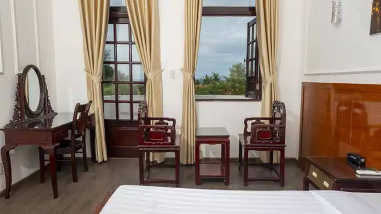 rooms-triple-central-with-balcony