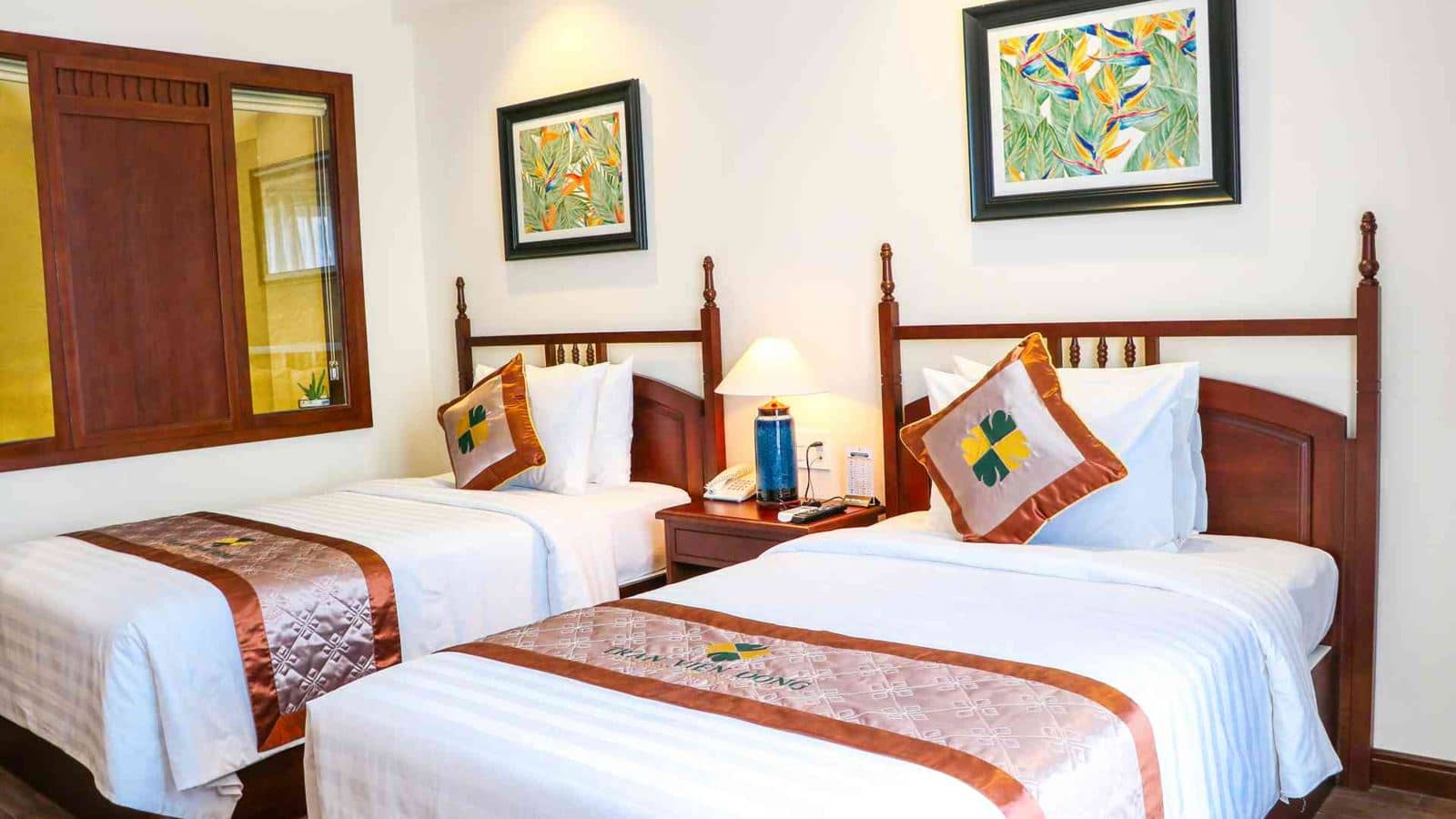rooms-deluxe-room