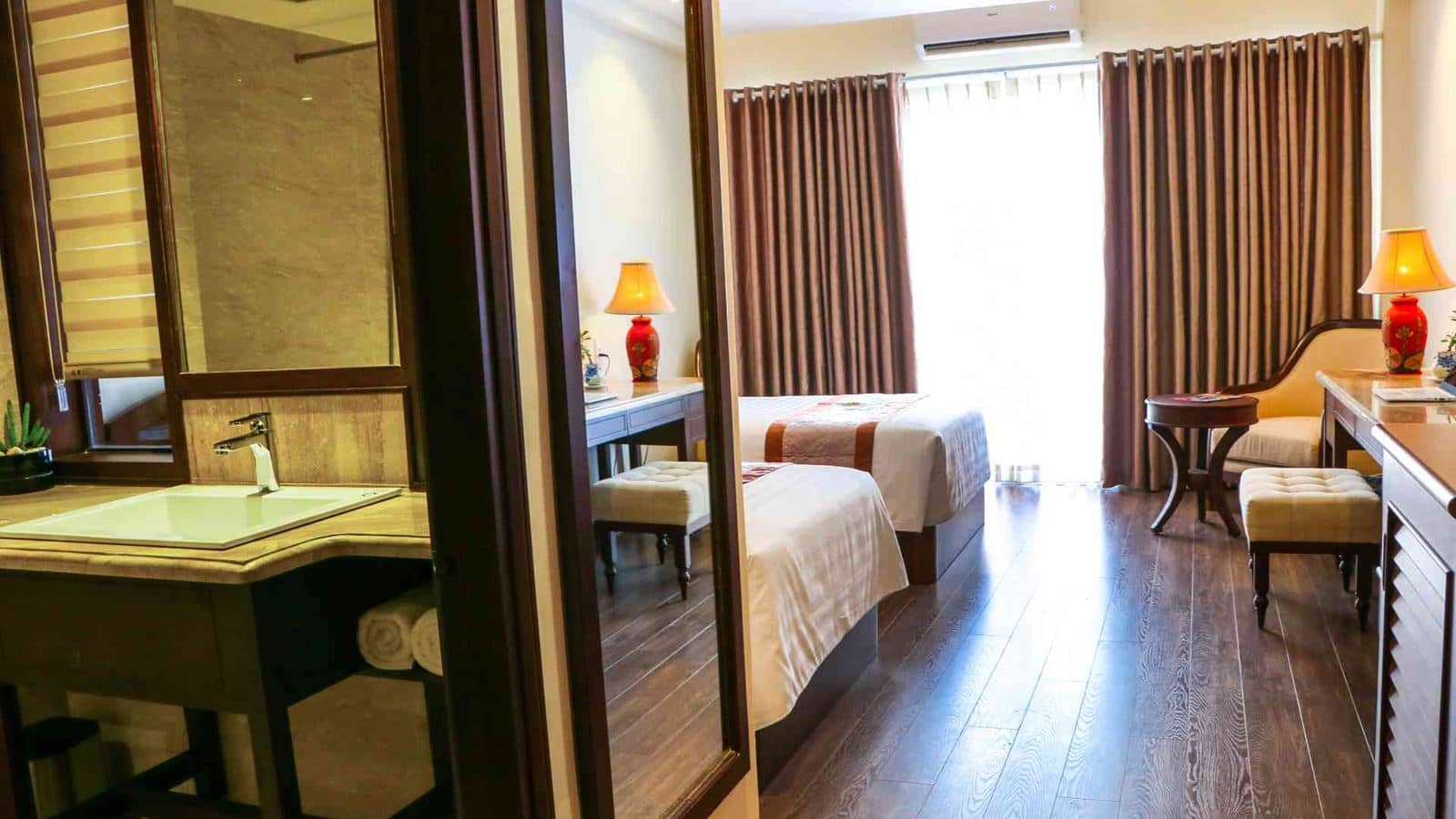rooms-deluxe-room
