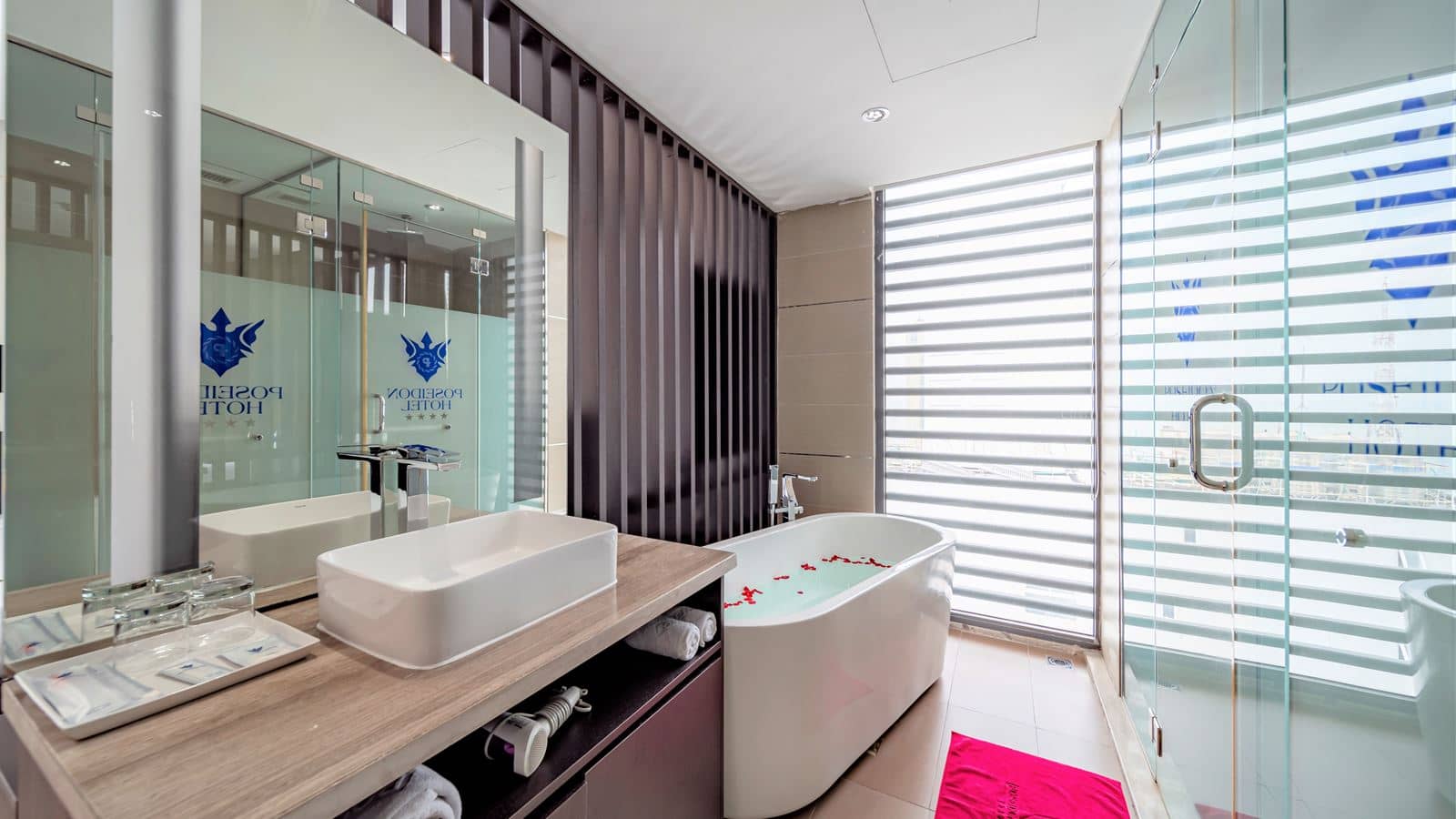 rooms-premier-deluxe-sea-view-with-window