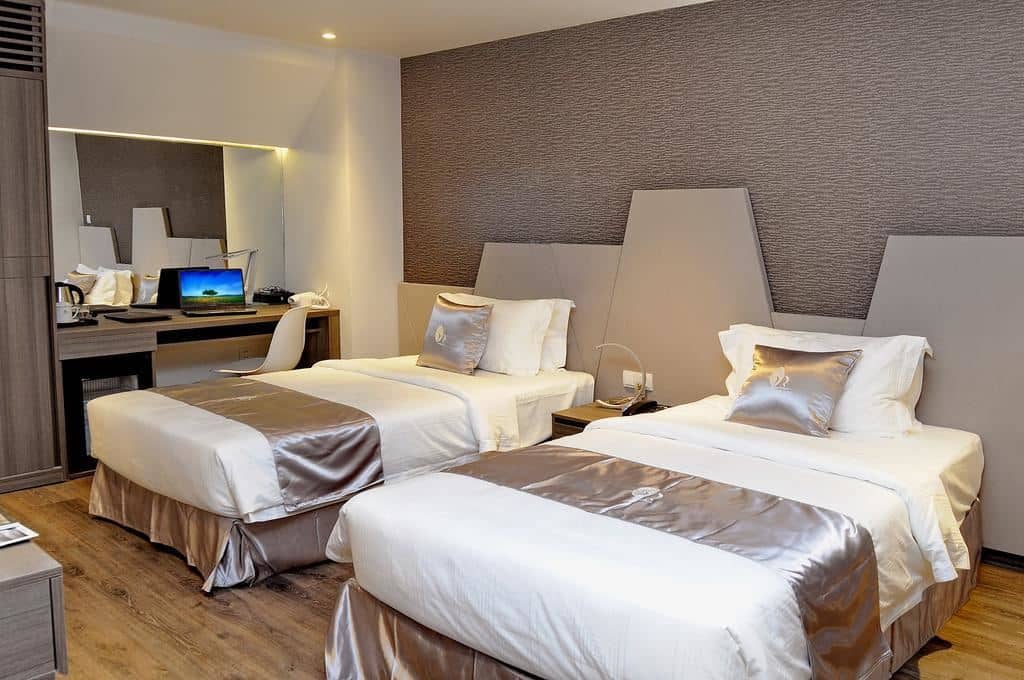 rooms-deluxe-room