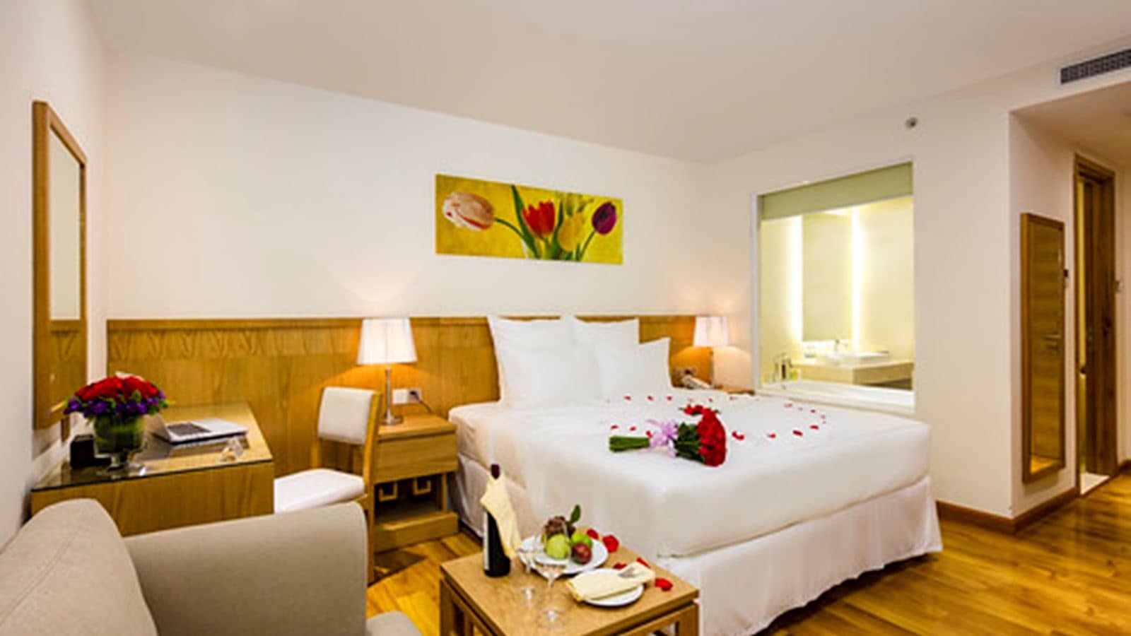 rooms-deluxe-city-view-with-balcony-child-without-extra-bed