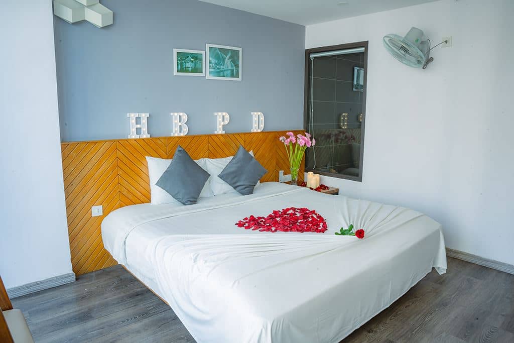 rooms-deluxe-partial-seaview
