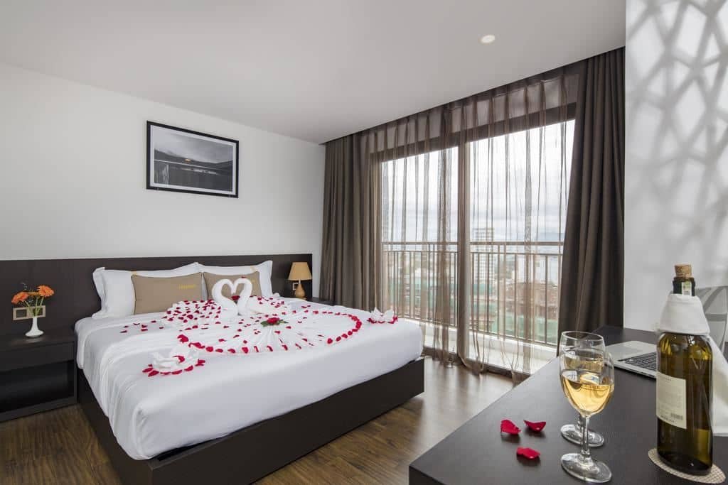 rooms-deluxe-city-view