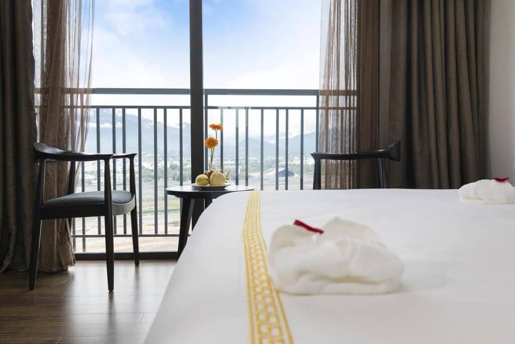rooms-deluxe-city-view