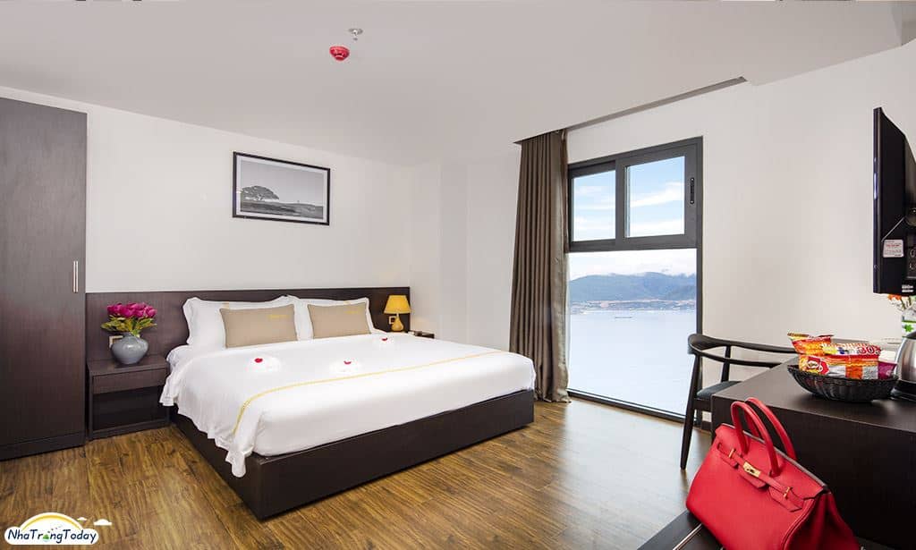 rooms-deluxe-sea-view
