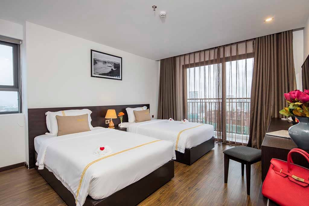 rooms-senior-triple-with-balcony