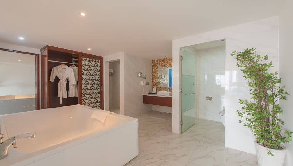 rooms-deluxe-with-window