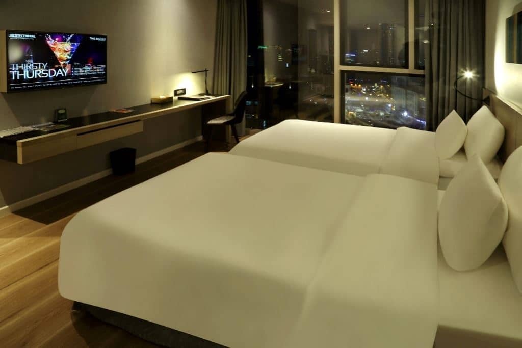 rooms-deluxe-room