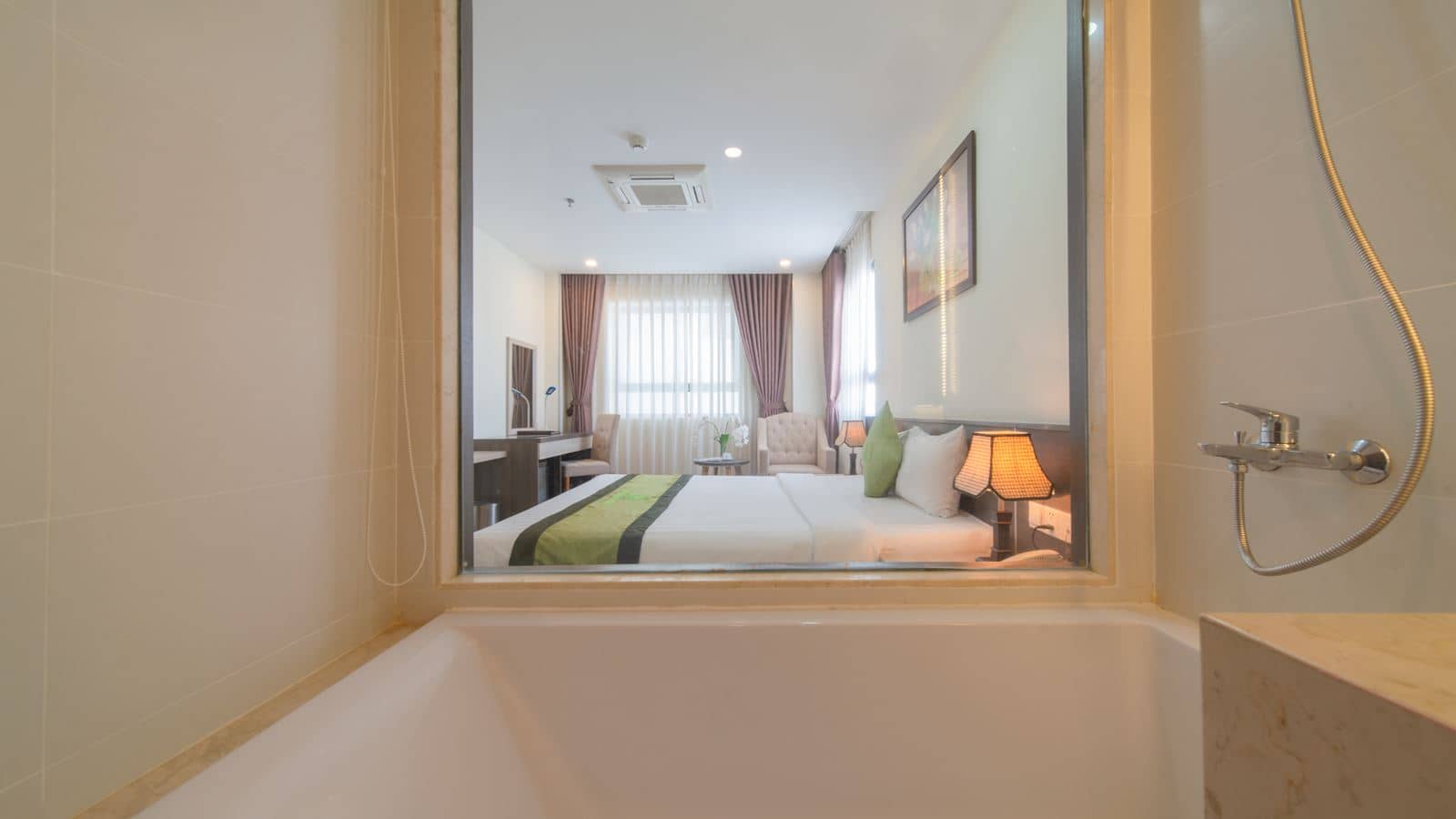 rooms-deluxe-with-balcony