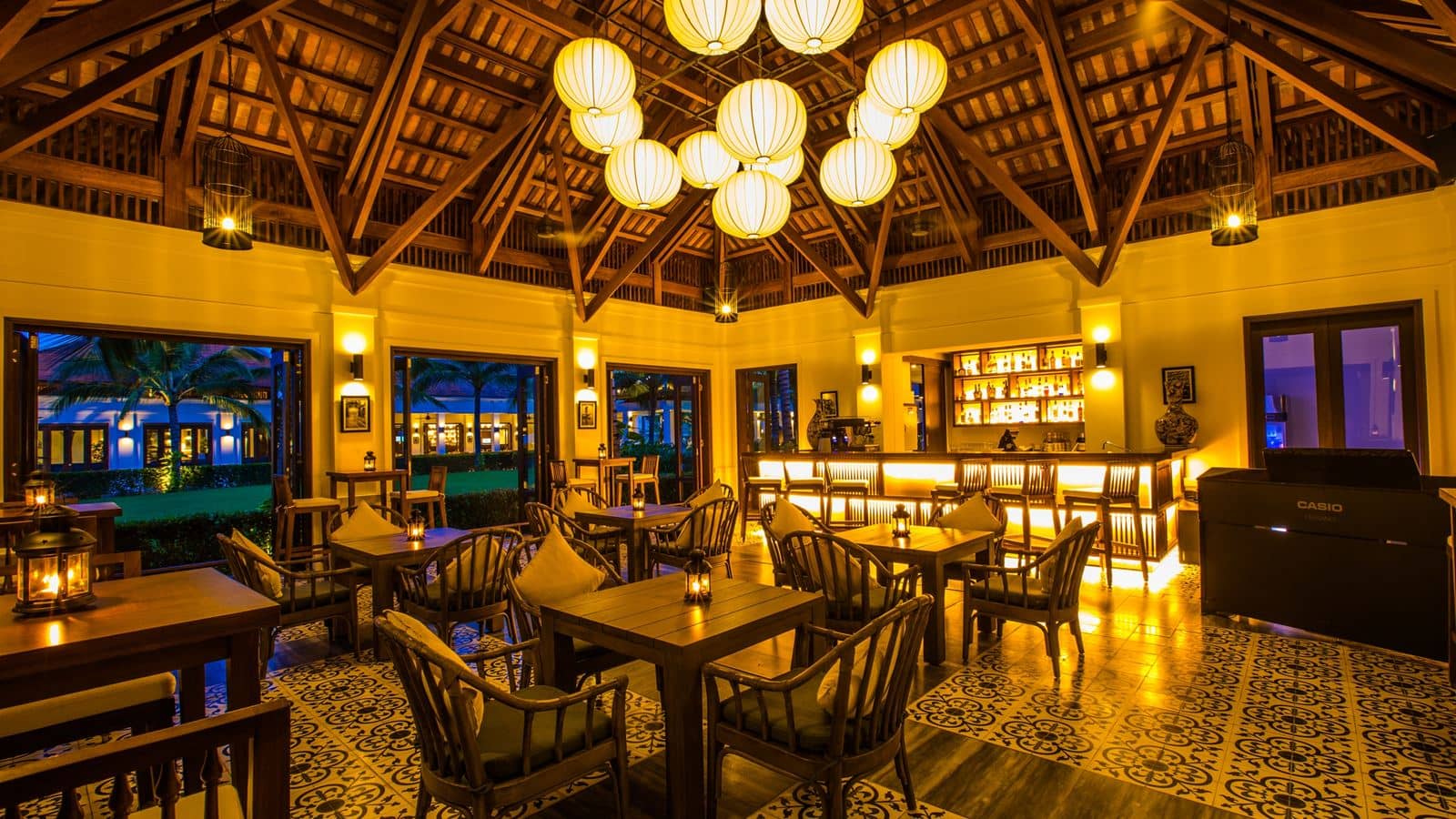 restaurants-saigon-bar