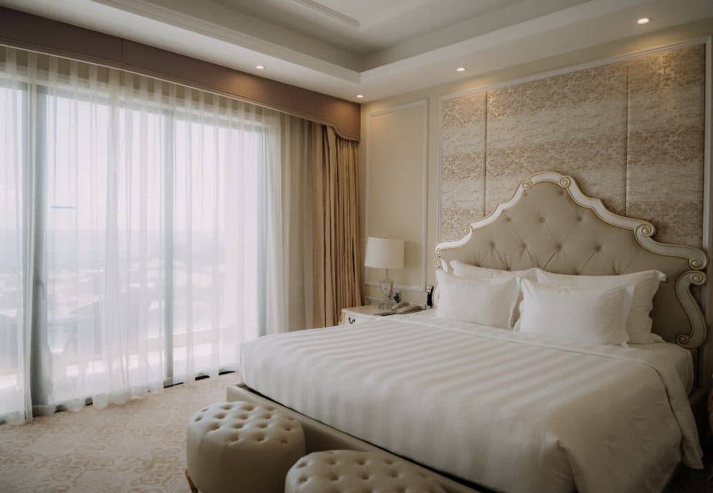 rooms-deluxe-suite-ocean-view-with-balcony