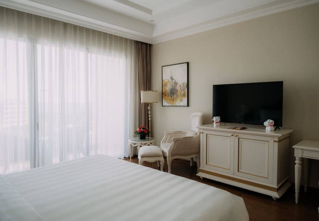 rooms-deluxe-ocean-view-with-balcony