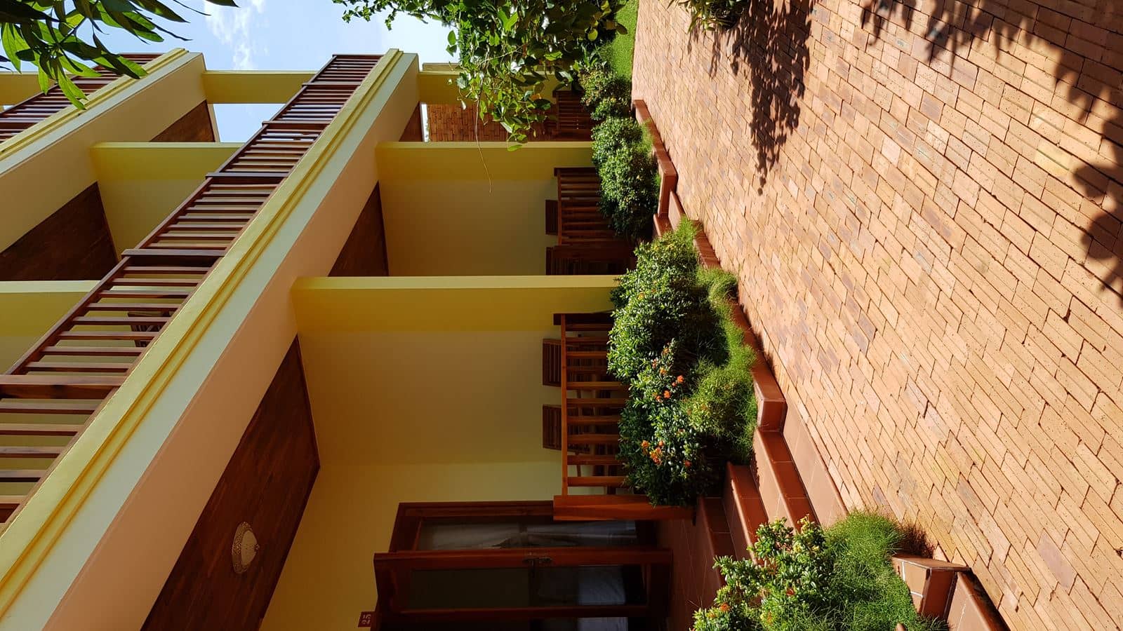 rooms-deluxe-double-roh-garden-view-with-terrace