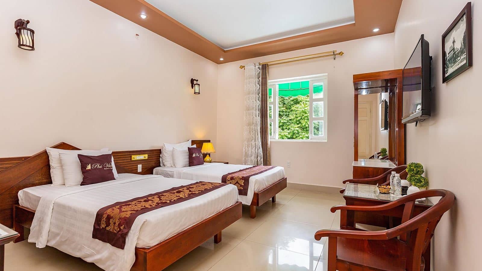 rooms-superior-room